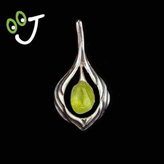 Colgante olivina brillo en plata y olivinas naturales, consíguelo en la tienda ®Joyero Artesano - Joyas que te distinguen. ¡Enamórate de un clásico!